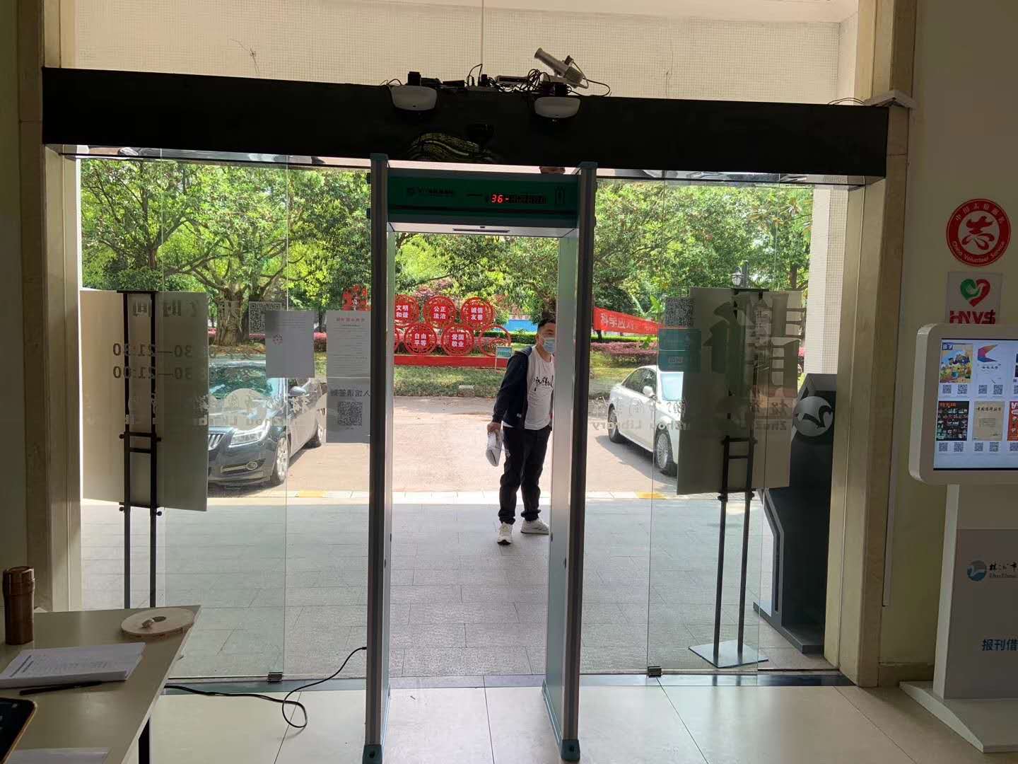 湖南株洲市圖書館采用守門神測溫門 湖南株洲市圖書館采用守門神測溫門