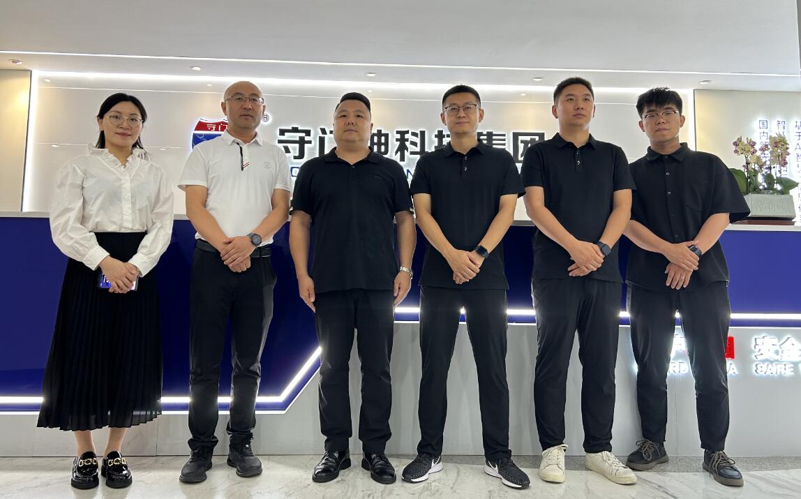 寧夏回族自治區(qū)交通運(yùn)輸綜合執(zhí)法監(jiān)督局、交科院、寧夏公路勘察設(shè)計院領(lǐng)導(dǎo)一行蒞臨守門神科技集團(tuán)參觀指導(dǎo)